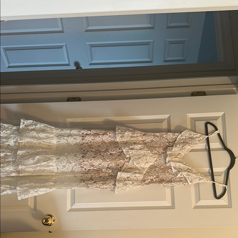 Elegant Cream V-neck Sleeveless Bridal Maxi Dress